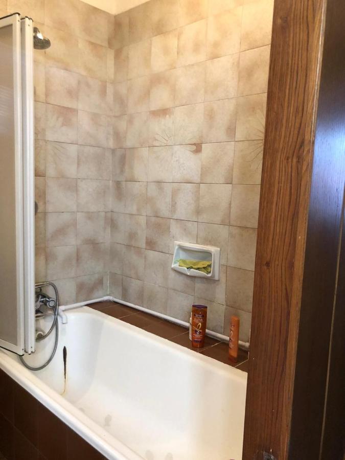 Solo Traveller Bedroom In Homestays City Center Florens Exteriör bild